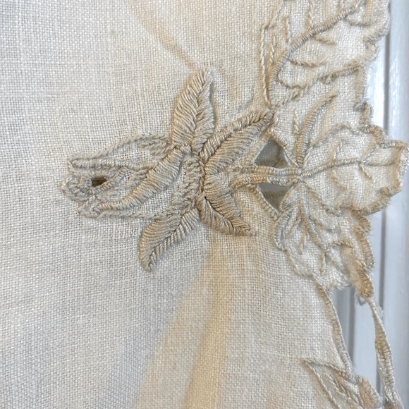 COTTON LINEN TABLE CLOTH WITH CUT OUT DESIGN AND EMBROIDERED TRIM 54” X 72” - Picture 9 of 12